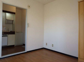 【居間・リビング】 | 《利回り12.69％》岐阜市松鴻町3丁目一棟マンション