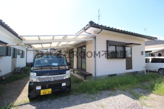 東貸家の駐車場