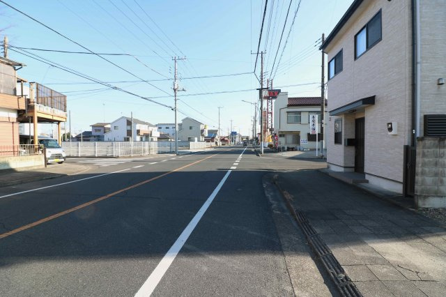 足利市伊勢町４丁目の売地の前面道路含む現地写真