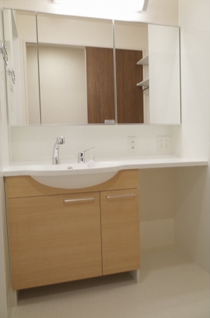 トレモンテの独立洗面台|シャンプードレッサー収納付