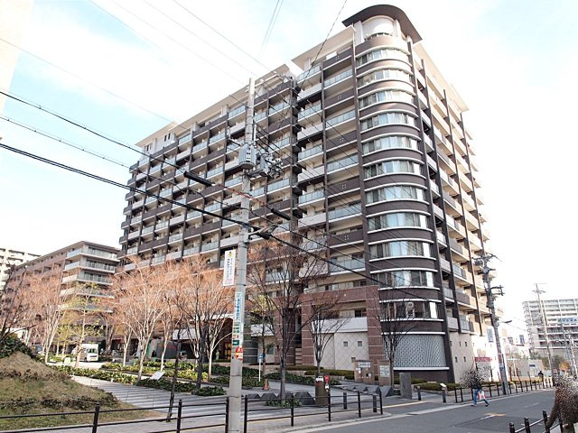 ロイヤルパークス桃坂の外観