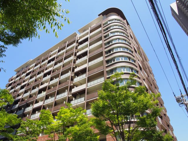 ロイヤルパークス桃坂の外観