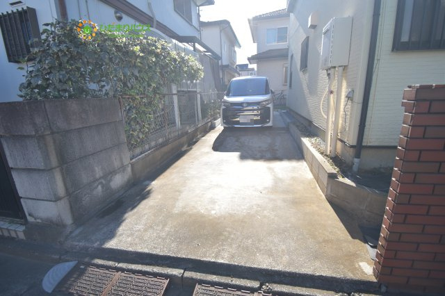 上尾市小泉　中古一戸建ての駐車場