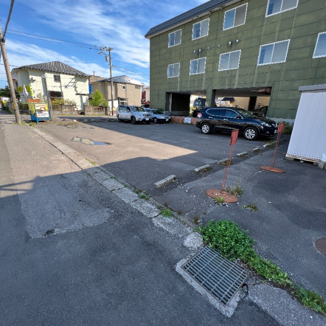 シルク２１若草の駐車場