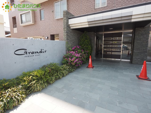 鴻巣市吹上本町１丁目　中古マンション　グランデュール吹上クリエールのエントランス