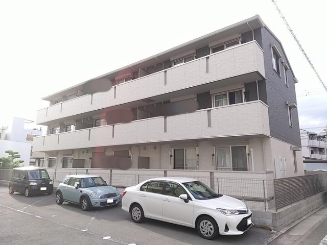コモド・アイの外観