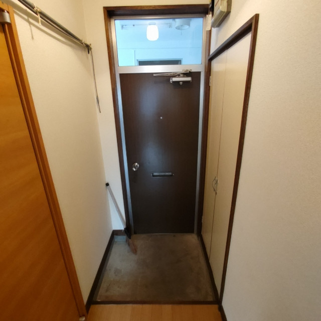 コーポ風見鶏の玄関