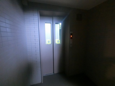 【その他共用部分】 | ライム長津田四番館 | お買い物時やベビーカーの出し入れに便利なエレベーター付です。