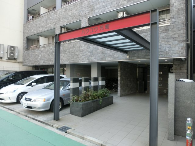 ハクユウ元町の駐車場