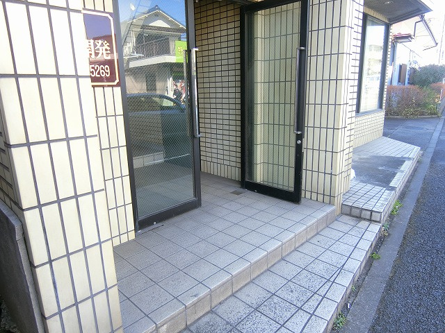 サンリーブ昭島のエントランス