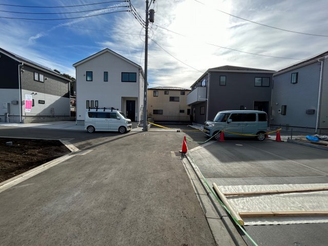 新戸新築全7棟の前面道路含む現地写真