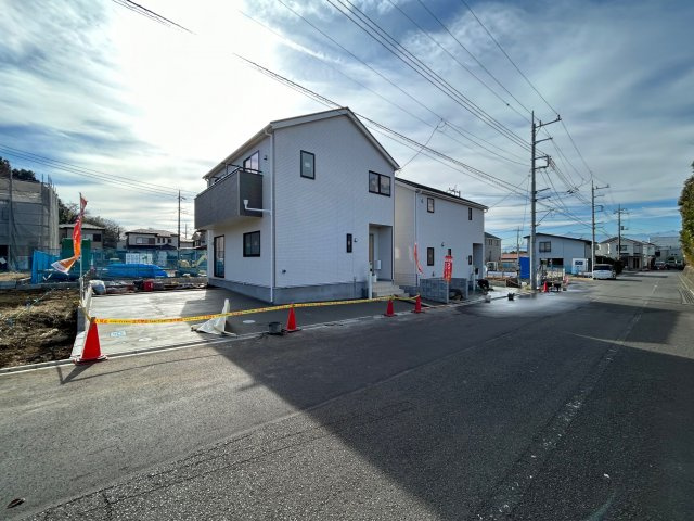 新戸新築全7棟の前面道路含む現地写真