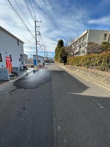 新戸新築全7棟の前面道路含む現地写真
