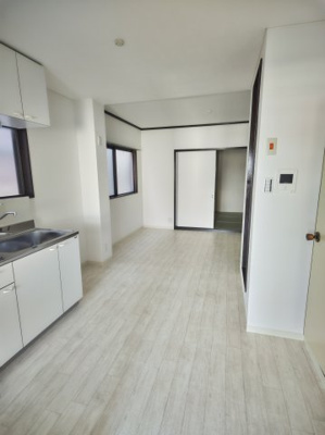 【居間・リビング】 | ラルゴ上神田 | こちらのリビングで趣味の時間をお楽しみください