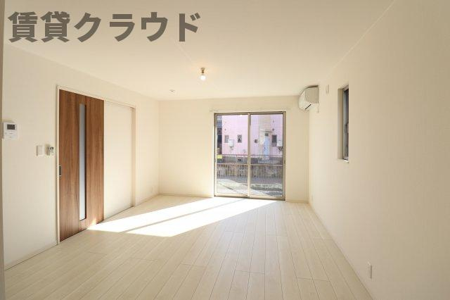 ネオ君塚戸建Ｂ棟の居間・リビング|おしゃれな居間です