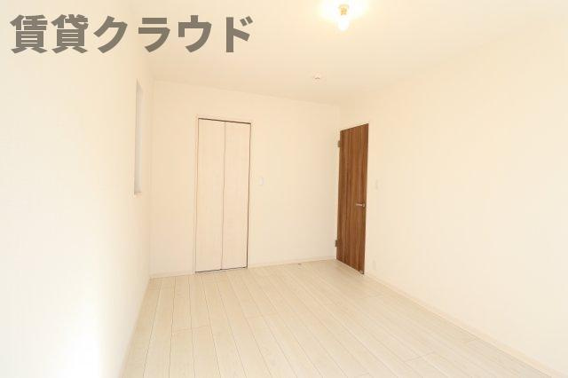 ネオ君塚戸建Ｂ棟の洋室|明るい洋室です