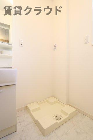 ネオ君塚戸建Ｂ棟の洗面所|ゆったりとスペースのある洗面所