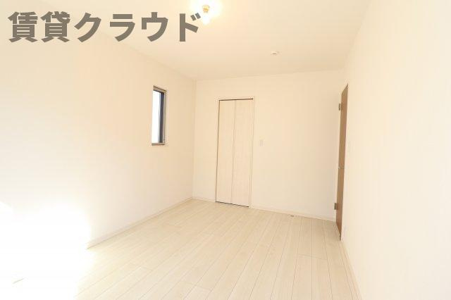 ネオ君塚戸建Ｂ棟の洋室|落ち着いた色調の洋室です