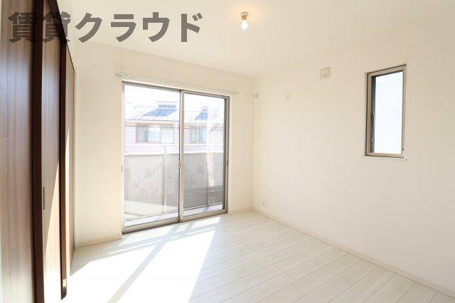 ネオ君塚戸建Ｂ棟の寝室|ゆとりの広さです