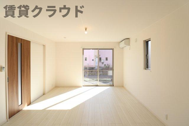 ネオ君塚戸建Ｂ棟の居間・リビング|使いやすい居間です