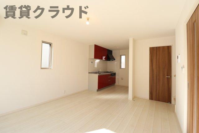 ネオ君塚戸建Ｂ棟の居間・リビング|おしゃれな居間です