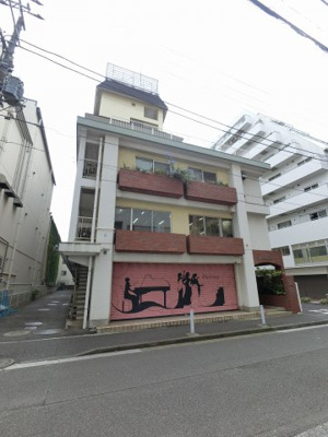 【外観】 | リレント山下町 | 総戸数６４戸、１９７８年１０月築、管理人は日勤勤務につき管理体制良好です♪