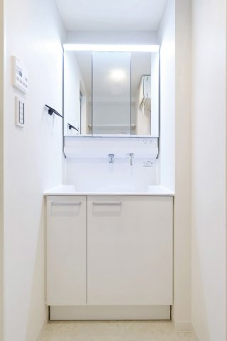 小松川パークマンション2号棟　13階　新規リノベーションの独立洗面台