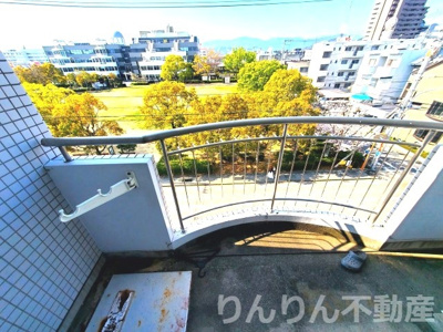 【バルコニー】 | サンハイツ沖浜 | バルコニーからの眺めを楽しみながら食事をしませんか