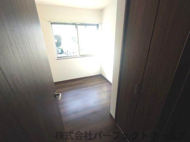 仁和寺町中古戸建の洋室|きれいな洋室です