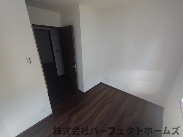 仁和寺町中古戸建の洋室|使い勝手のいい洋室です