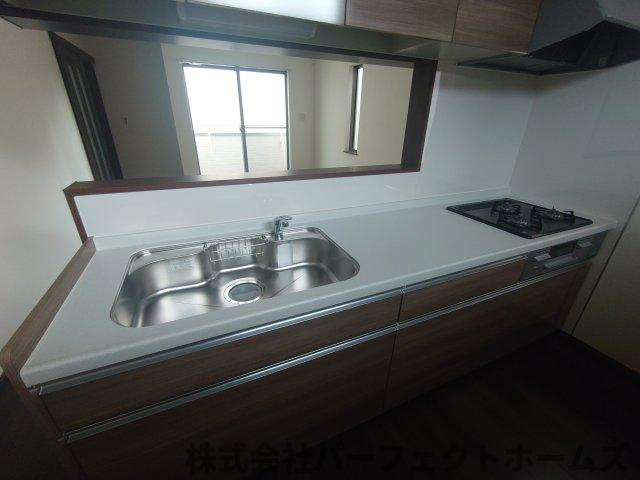 仁和寺町中古戸建のキッチン|キッチンでお料理をお楽しみください