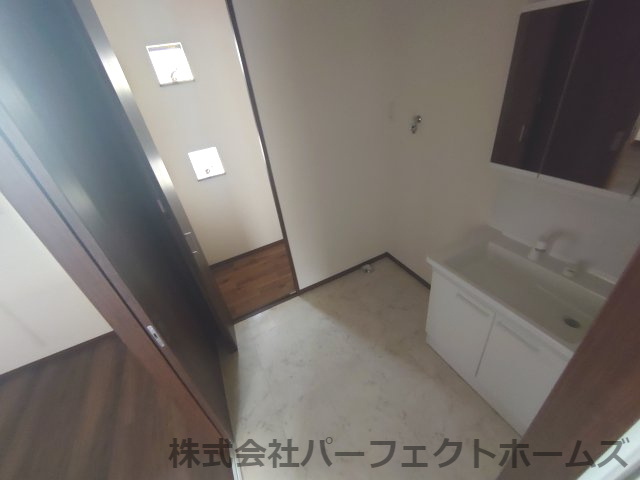 仁和寺町中古戸建の独立洗面台|独立洗面化粧台付き