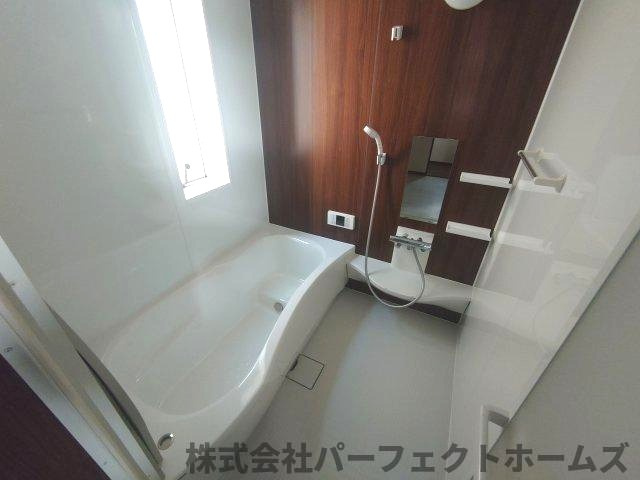 仁和寺町中古戸建の浴室|きれいなお風呂です