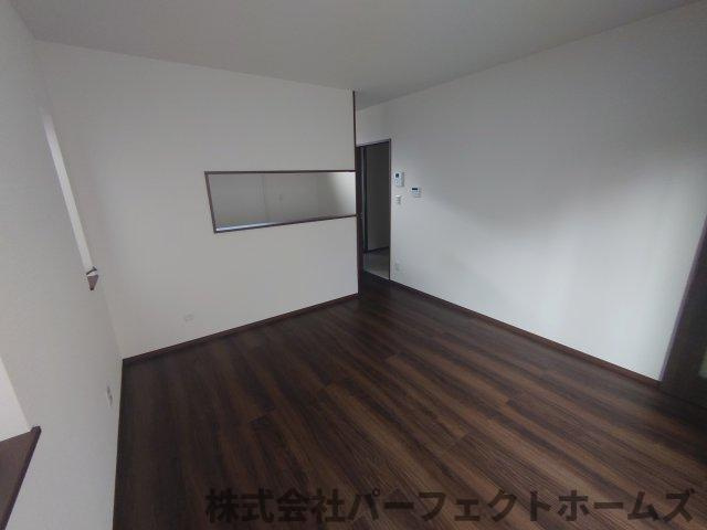 仁和寺町中古戸建の居間・リビング|ゆったり過ごせる居間です