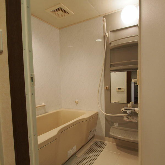 【浴室】 | ダイアパレス赤坂けやき通り | コンパクトで使いやすいお風呂です
