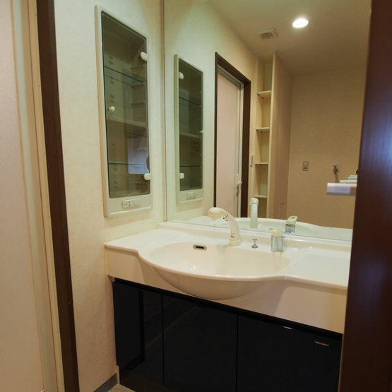 【洗面所】 | ダイアパレス赤坂けやき通り | 明るい洗面所です