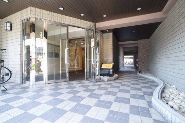 ジュネーゼ梅田北プラウディアのエントランス