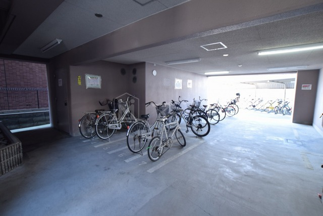 ジュネーゼ梅田北プラウディアの駐車場