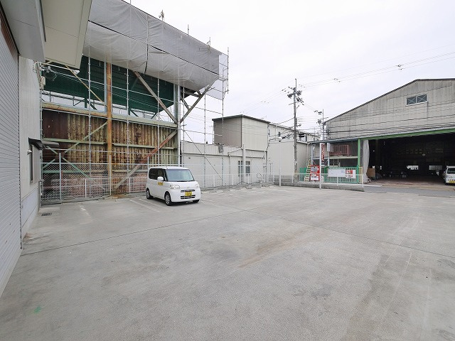 北之庄西町１丁目事務所付工場の駐車場|駐車場に車を止められます