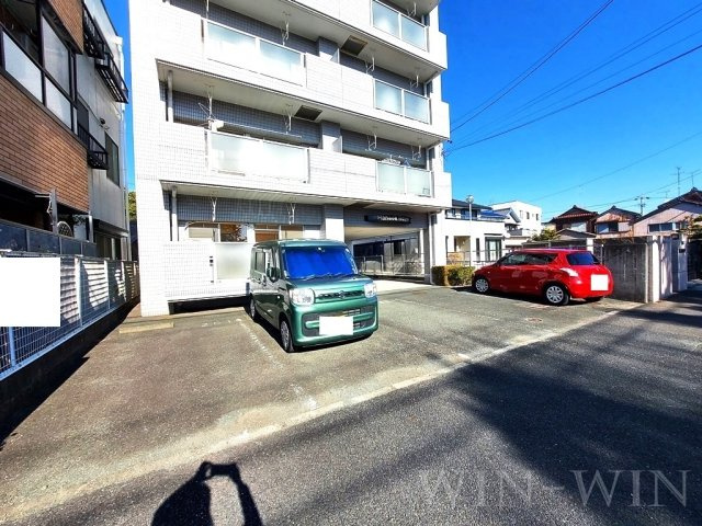 花田ハウスの駐車場