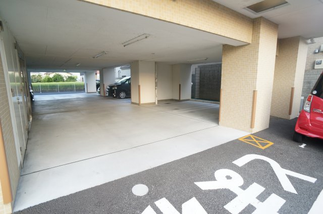 ピュールラルゴの駐車場