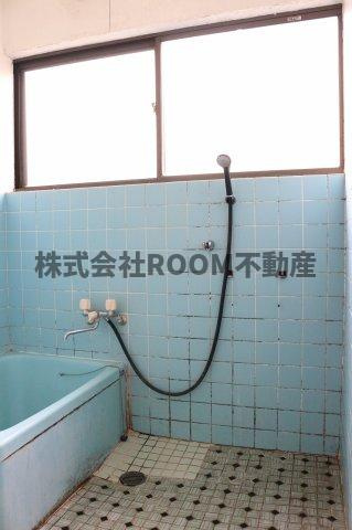 中原貸家の玄関