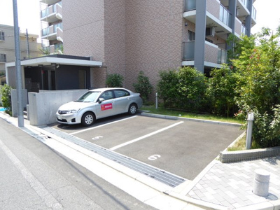 ★敷地内駐車場★（空き状況・使用料等詳細はご確認下さい）
