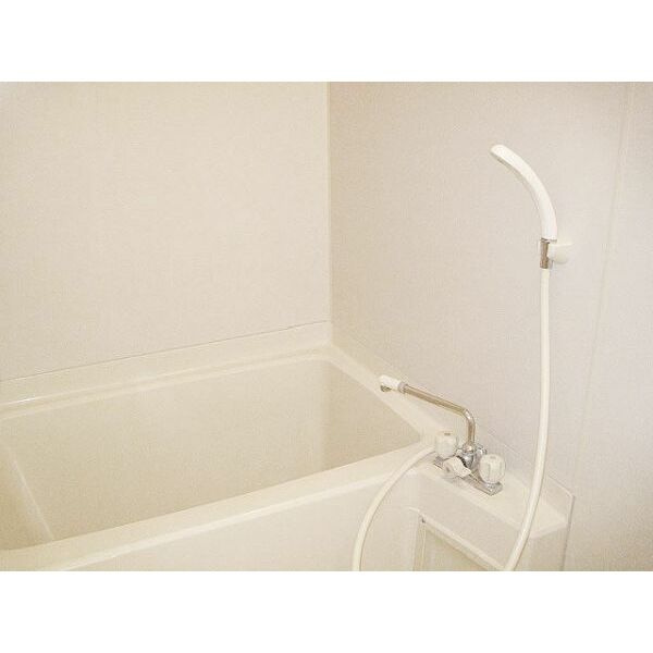 サープラス　Three　丘　E棟の浴室