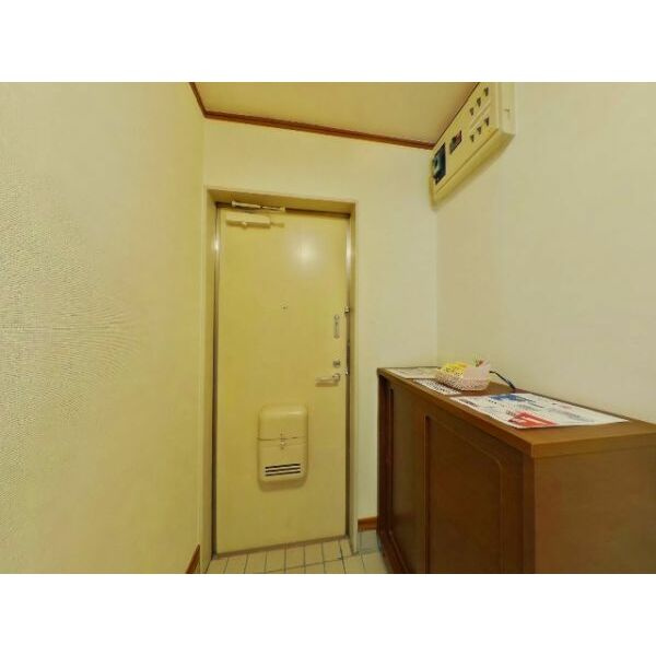 サープラス　Three　丘　E棟の玄関