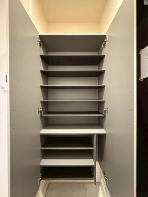 【玄関】 | グランデファーレ新横浜 | シューズボックスがあるので靴が散らからずいつでも玄関すっきり♪お客様もスムーズにお出迎えできますね☆