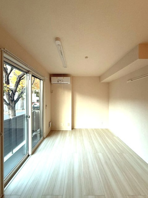 【設備】 | グランデファーレ新横浜 | ※参考写真※洋室6.8帖のお部屋にある室内物干しです！雨の日やお出掛け時の室内干しにとても便利☆花粉や梅雨の時期に重宝しますね♪