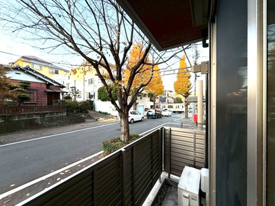 【エントランス】 | グランデファーレ新横浜 | 防犯対策に有効なオートロック付きのエントランスです！一人暮らしの方も安心ですね♪宅配ボックスも完備しています☆