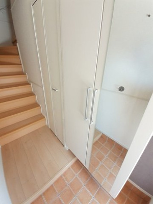 【玄関】 | リアンＡ | 収納もある玄関です