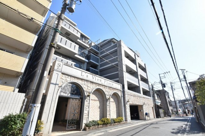 【外観】 | エルズヴュープレイス | 総戸数２５戸、平成１９年５月築、管理人は日勤勤務につき管理体制良好です♪